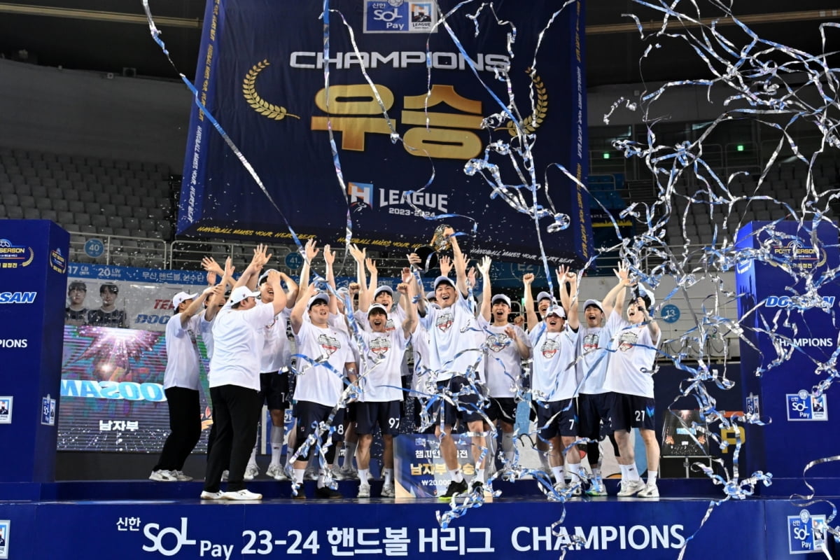 ⚽意甲战报：加蒂破门，弗拉霍维奇点射绝平，尤文2-2威尼斯联赛仍不败