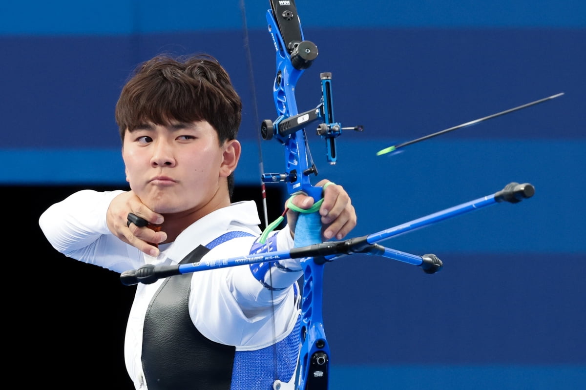 14岁与37岁，费城联合晒09年小将卡万-沙利文与梅西合影