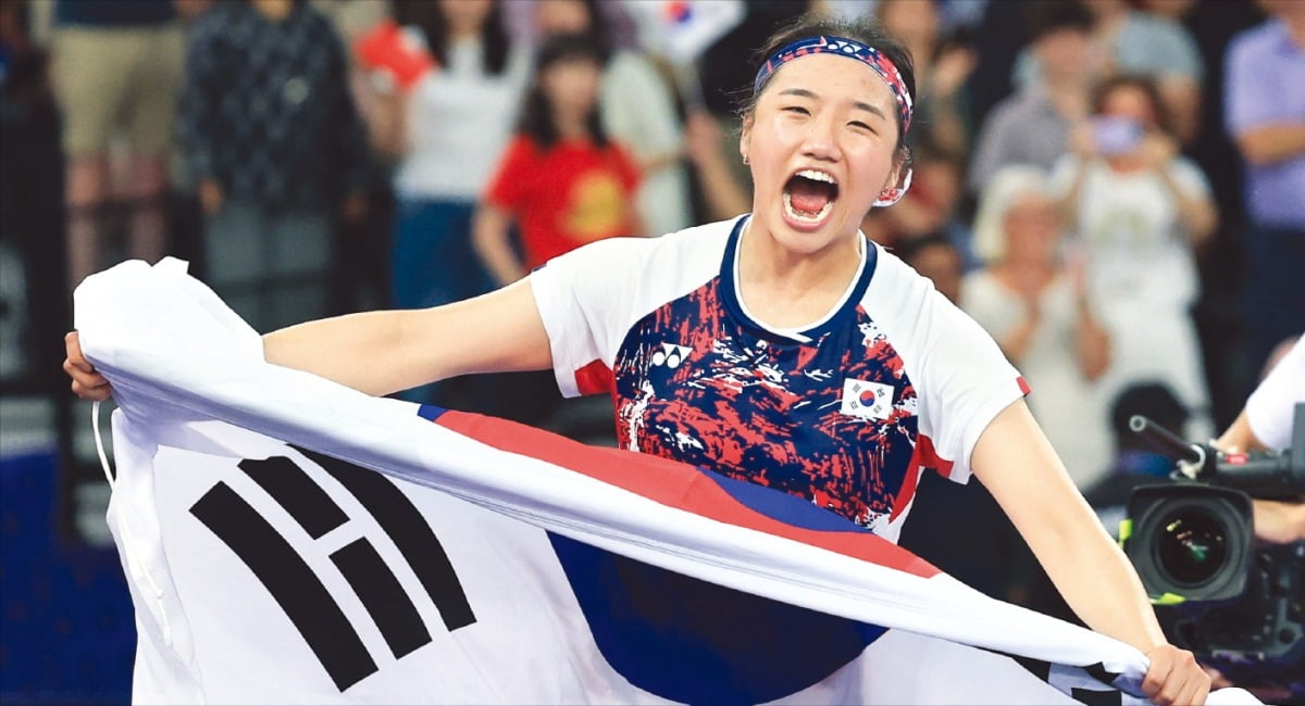 本赛季此前一共进了三个！麦康奈尔第三节单节命中3记三分！