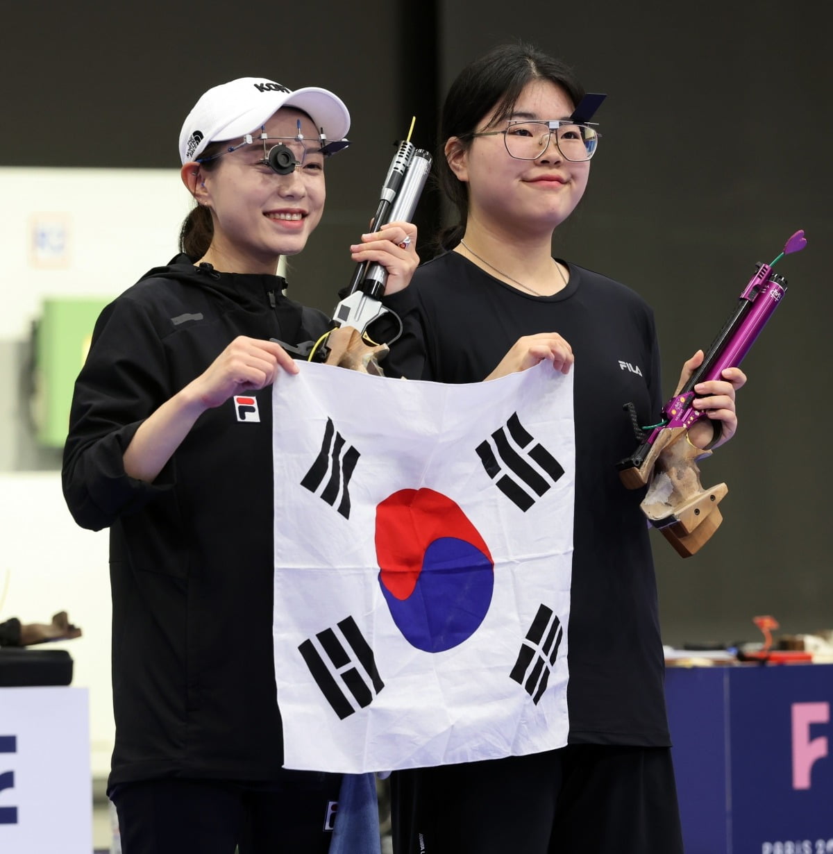 官方：阿贾克斯19岁小将西尔瓦诺-沃斯加盟米兰