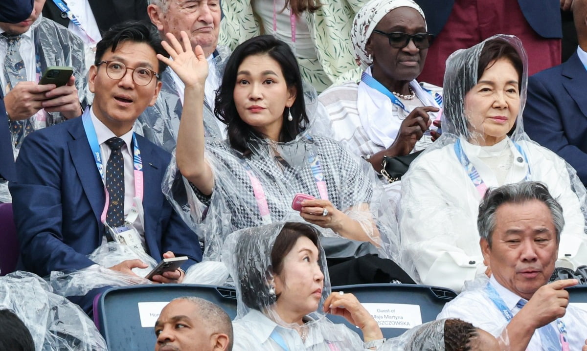 王哲林拿到两个篮板，生涯篮板数超越唐正东&排名CBA历史第五位