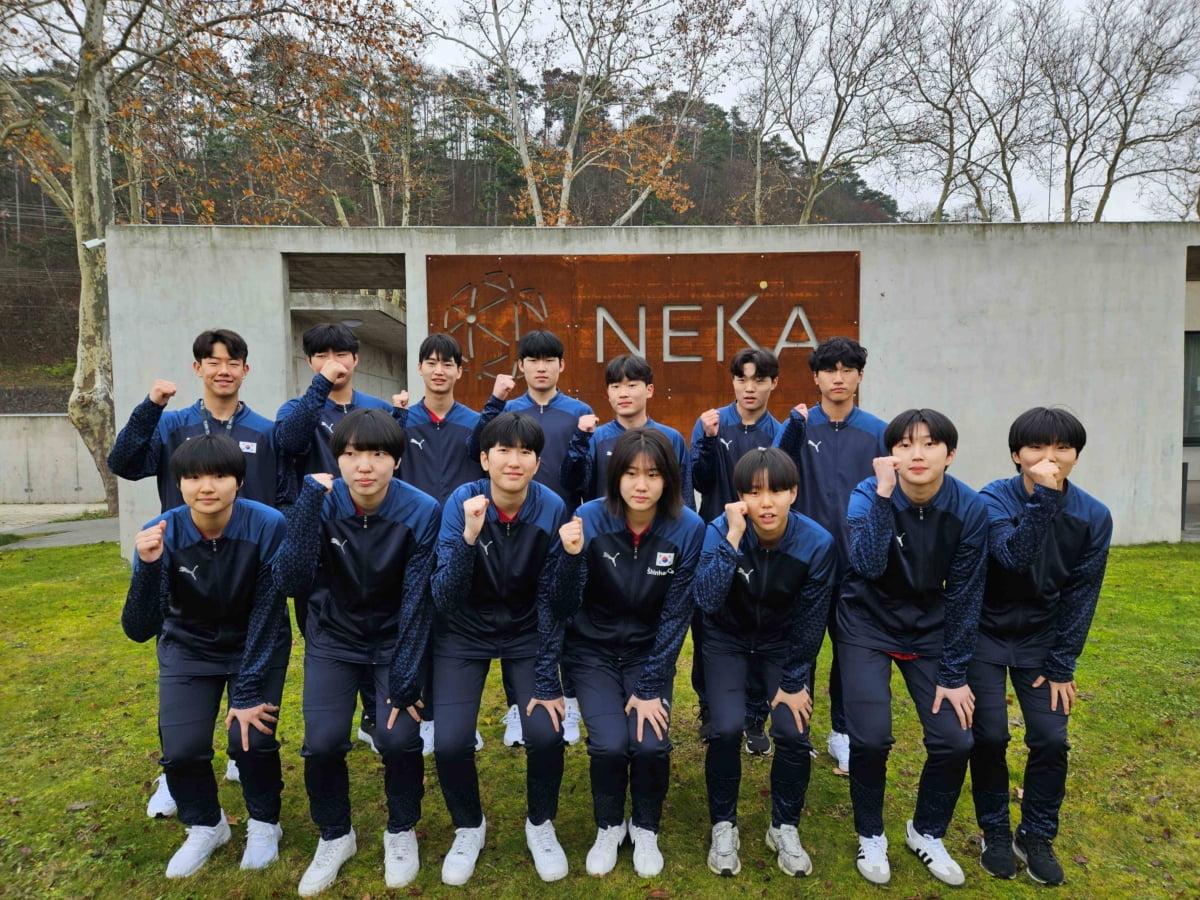 金玟哉本赛季完成超500次向前传球，在五大联赛中卫排名第一