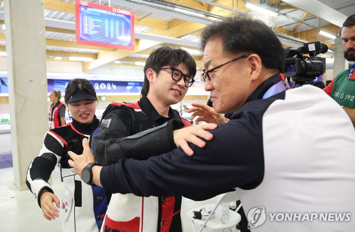 西部排名又乱了：雷霆创NBA奇迹，掘金收大礼，国王掉到第12