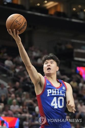 邓弗里斯右路传中 姆希塔良劲射高出横梁