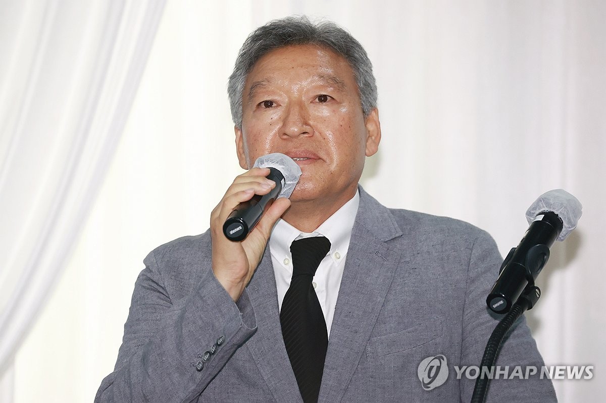 记者：邓弗里斯感染流感、布坎南疲劳，出战药厂存疑