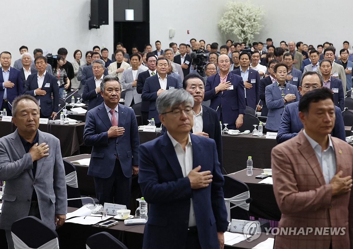 塞尔电台：齐达内、索拉里、劳尔是皇马新帅候选人
