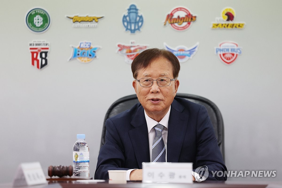德利赫特：约罗具备成为一名优秀后卫的一切条件