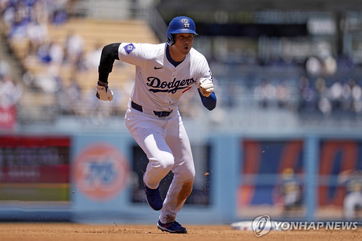范尼首秀曼晚预测曼联首发：锋线后防均大幅轮换 迪亚洛齐尔克泽出战