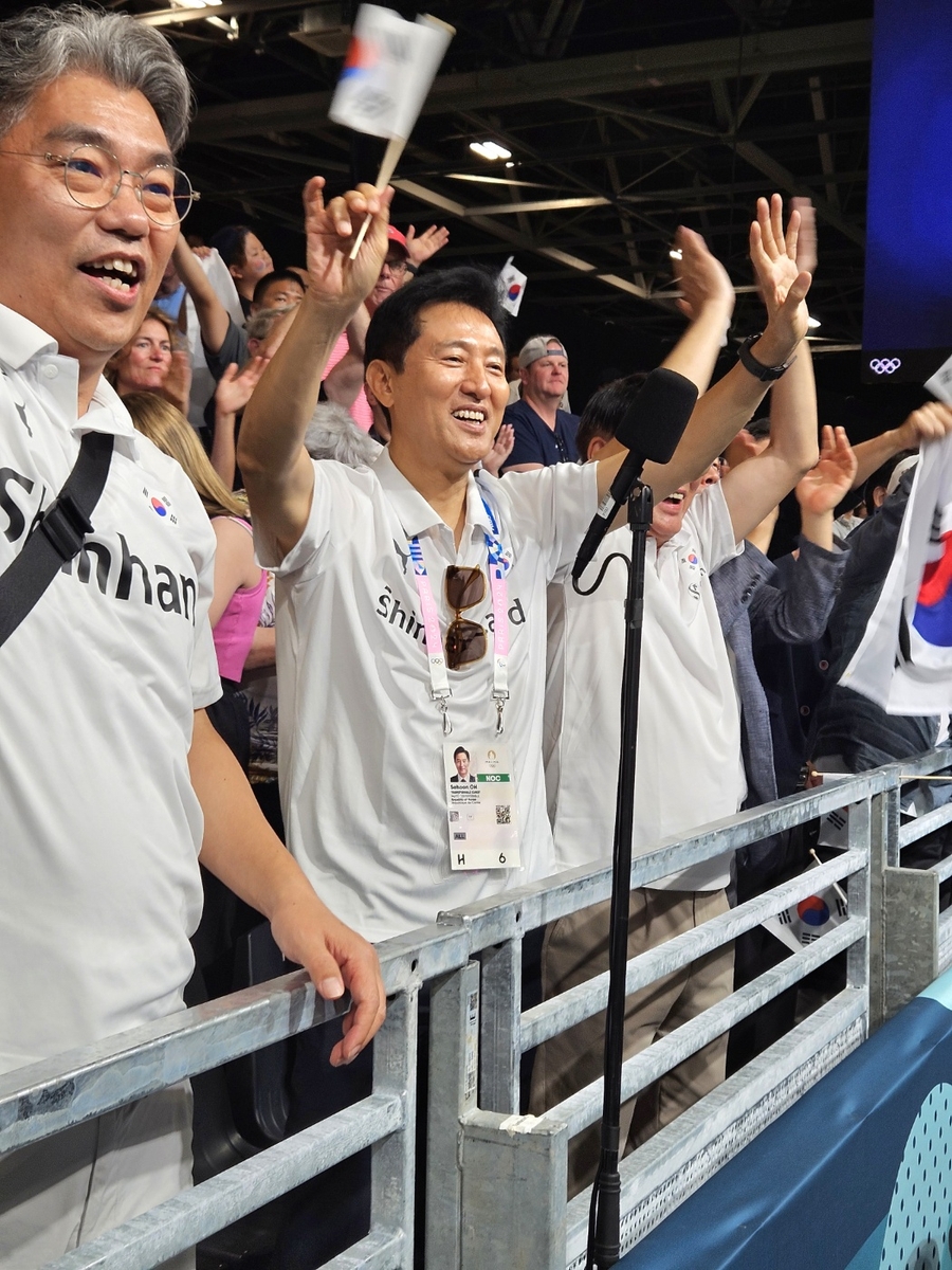 【欧冠集锦】迪亚斯帽子戏法 萨拉赫助攻双响 利物浦4-0大胜勒沃库森